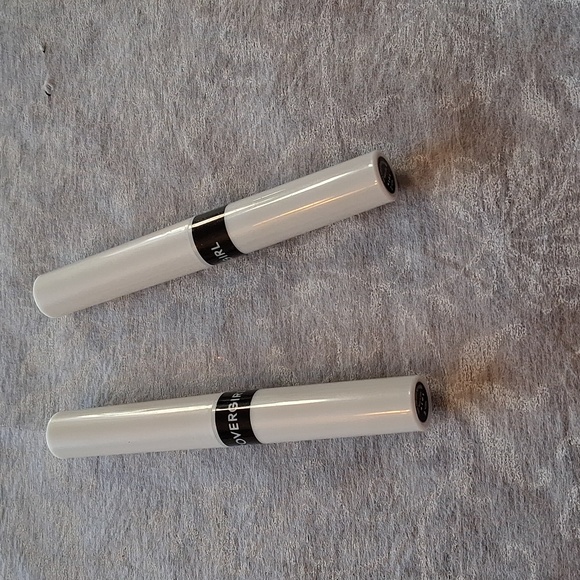 2 Cover Girl Outlast Clear Moisturizerizing Top coat - Picture 2 of 3